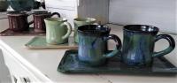 2 mugs sur plateau en grès, fabrication artisanale française