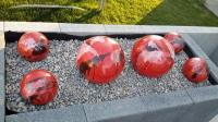 ensemble de boules en grès rouge pour déco extérieure