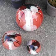 ensemble de 3 boules rouges en grès pour déco de jardin