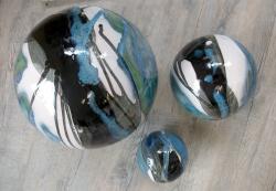 3 boules en grès pour décoration de jardin fabriquées par un artisan français